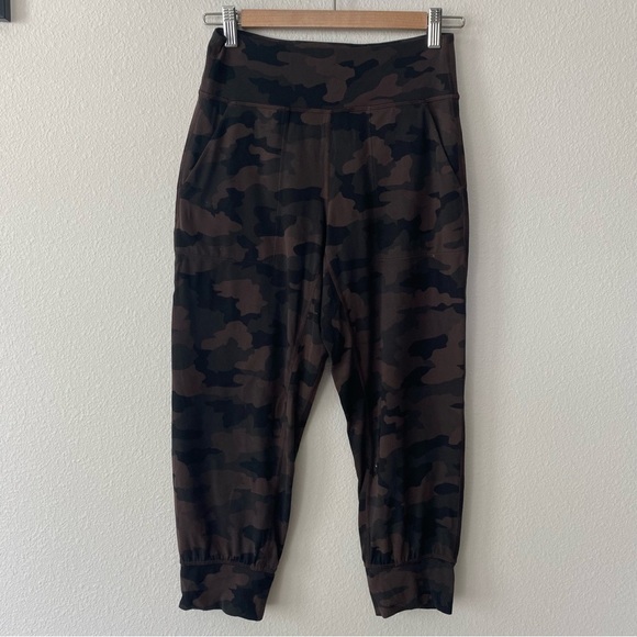 lululemon | Women's Align Jogger Crop 23" Inseam Size 6 - Picture 3 of 5